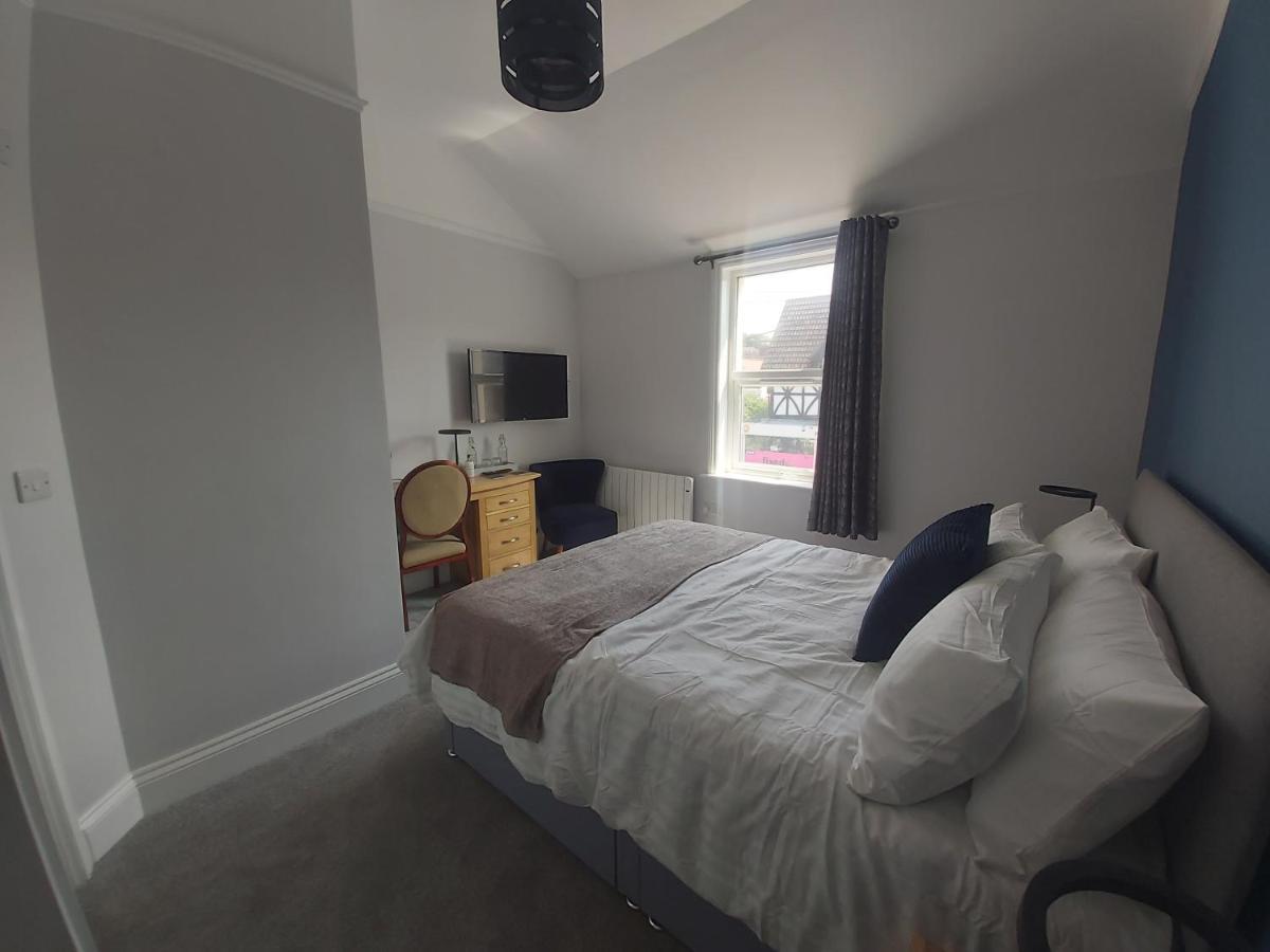 Bay House Bed & Breakfast Totland Екстериор снимка